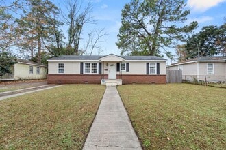 Building Photo - 325 Manor Dr