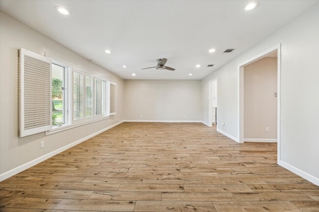 Building Photo - 5118 Indigo St