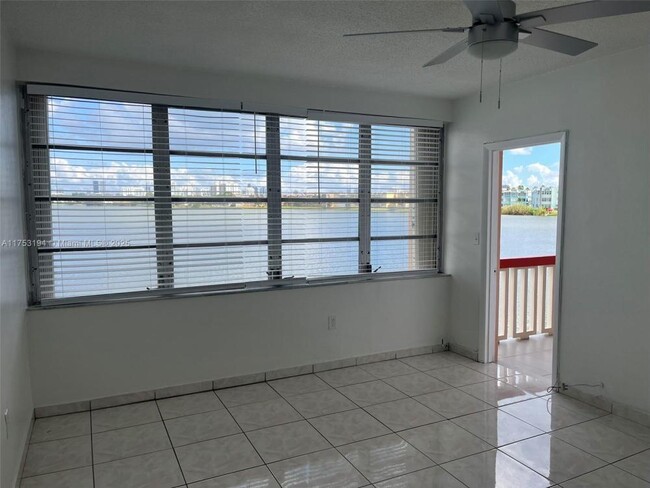 Building Photo - 2 bedroom in Miami FL 33179