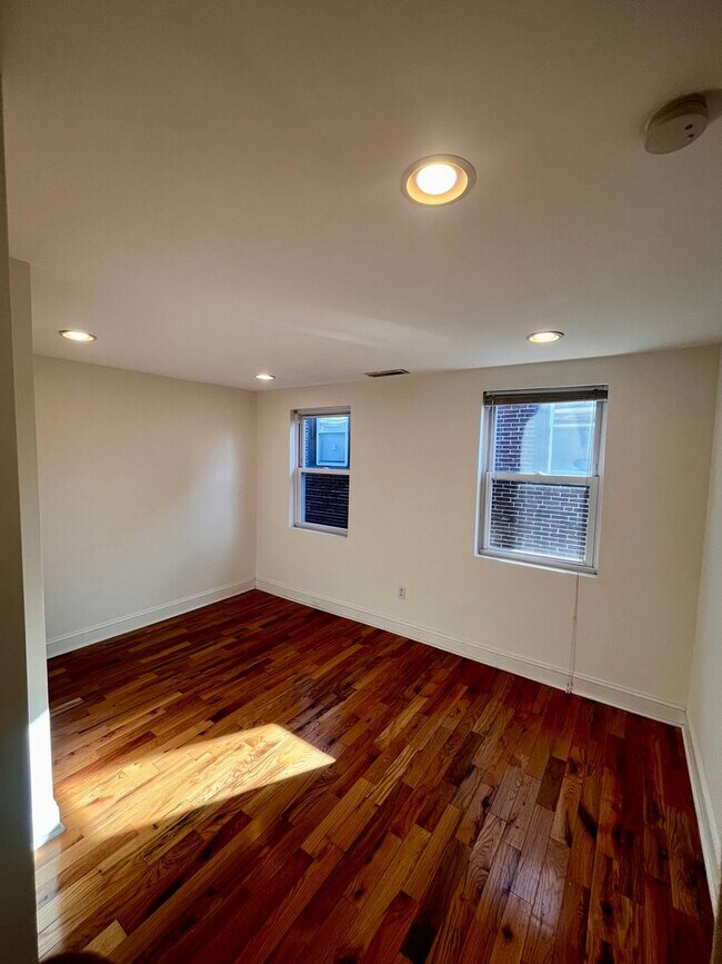 Building Photo - Beautiful newly renovated 2-bedroom 2 bath In Northern Liberties
