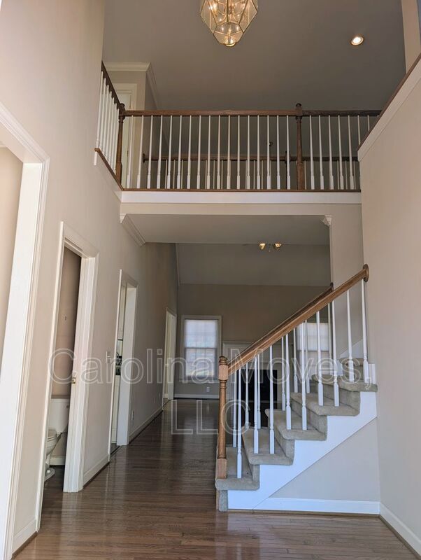 Building Photo - 33 Meadow Springs Ln