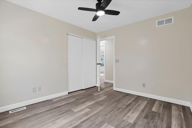 Building Photo - 5541 Mid Day Dr