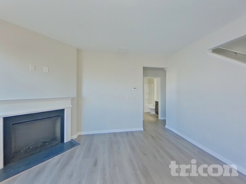 Building Photo - 438 Lake Ridge Ln
