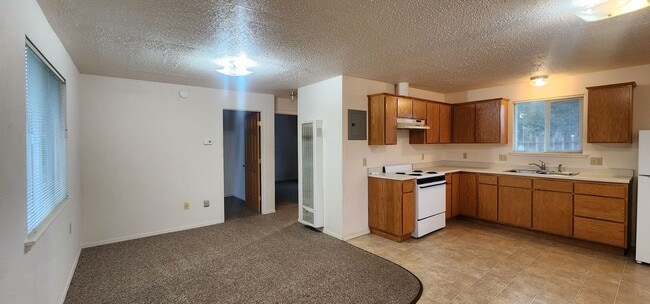 Building Photo - Charming 2-Bedroom Apartment Near the Hammond Trail – McKinleyville, CA