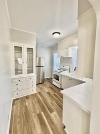 Building Photo - 107 Brook St