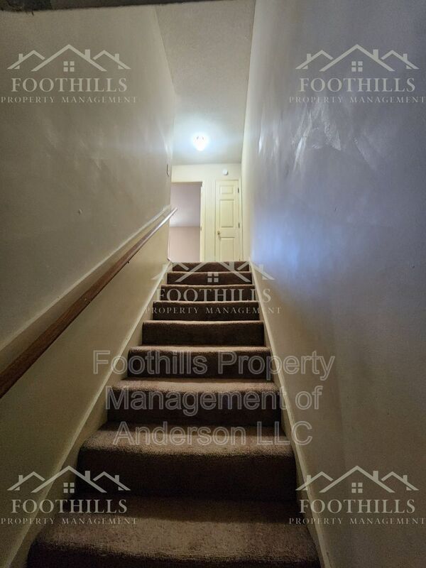 Building Photo - 123 Woodland Dr