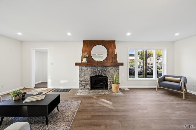 Building Photo - 127 E Warrington Rd