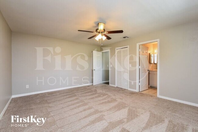 Building Photo - 406 SE 10th Ave