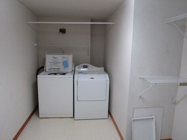 Building Photo - Lakefront house with Cove Protection