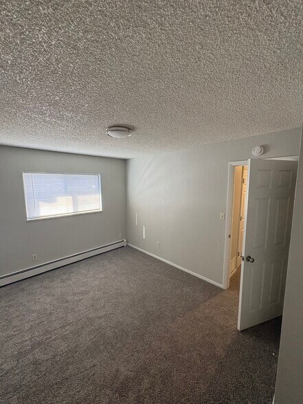 Building Photo - 204 Peach