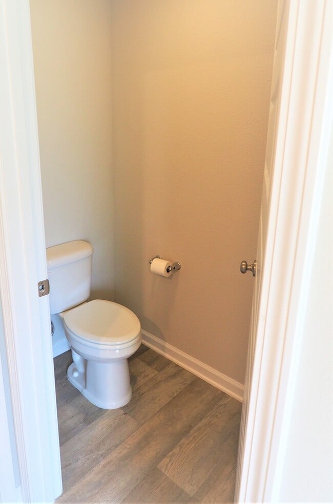 Building Photo - 4 Bedroom home with community pool!