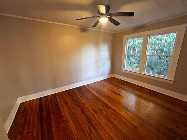 Building Photo - 2561 Rosselle St