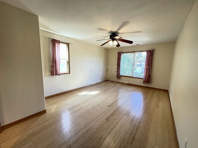 Building Photo - 4704 NE 28th Ave