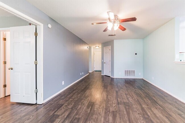 Building Photo - 3005 Tyler Ln