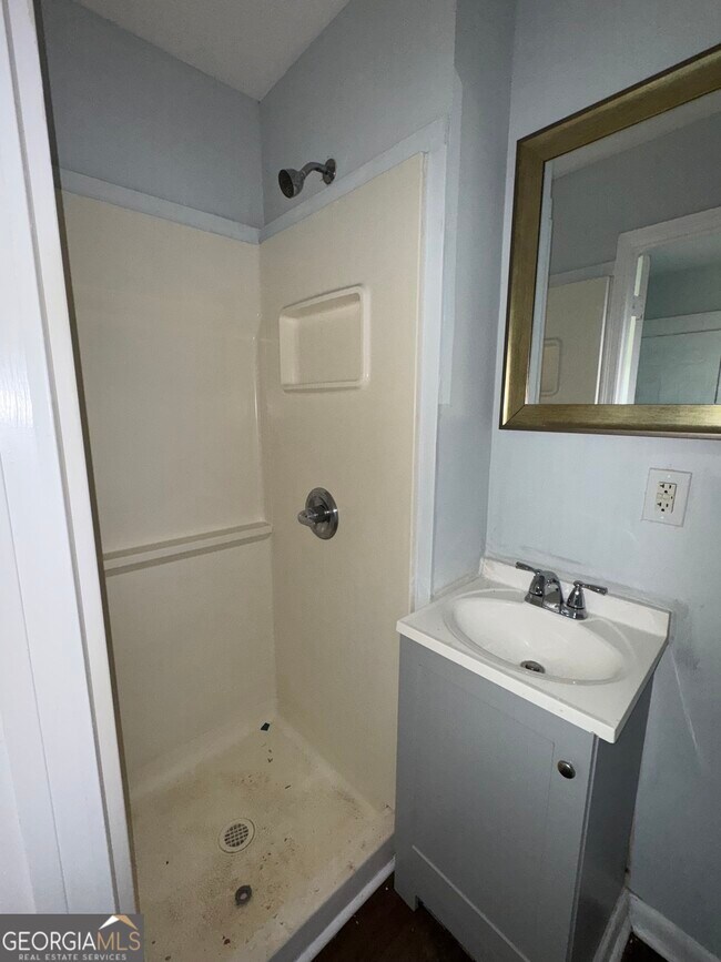 Building Photo - 1462 Lucile Ave SW