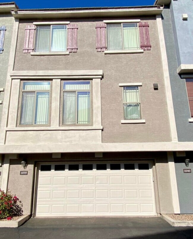 Primary Photo - 2401 E Rio Salado Pky