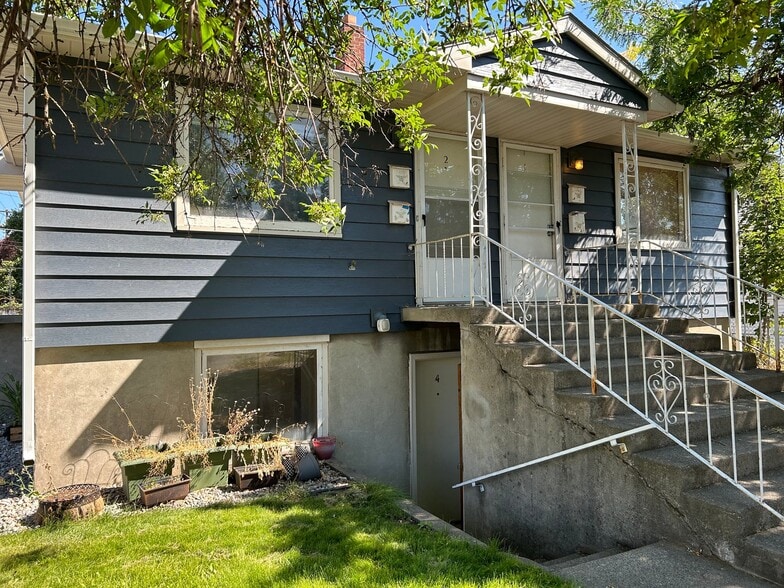 Building Photo - 2901 E Wellesley Ave