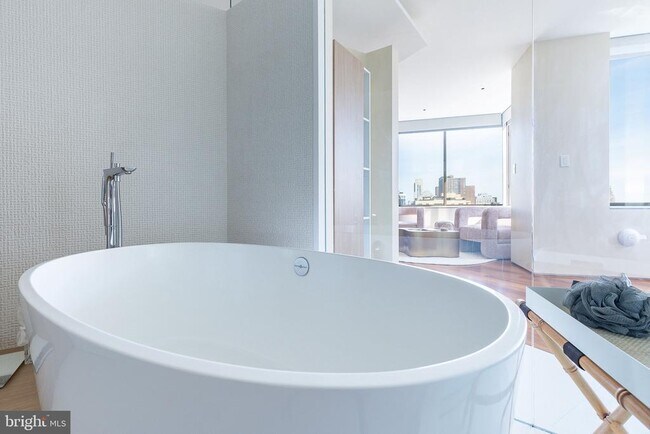 Building Photo - 210 W Rittenhouse Square