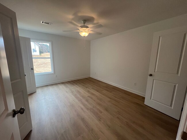 Building Photo - Newly built 3 bedroom 2 bathroom in East T...