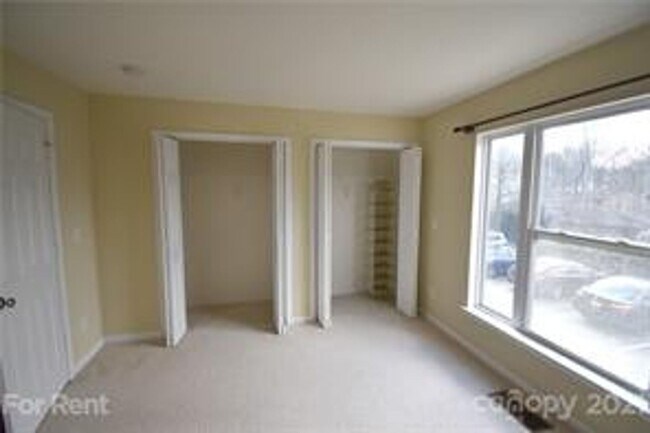 Building Photo - 620 Raphael Place