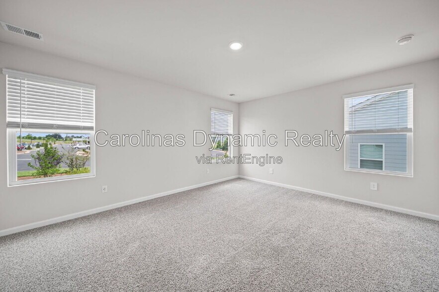 Building Photo - 4080 County Down Ave