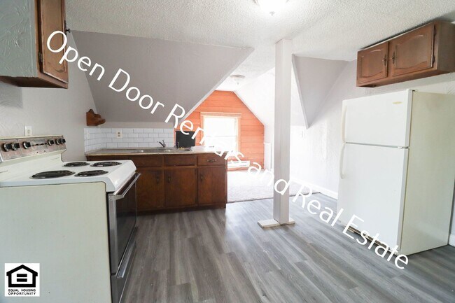 Building Photo - 109 S State St