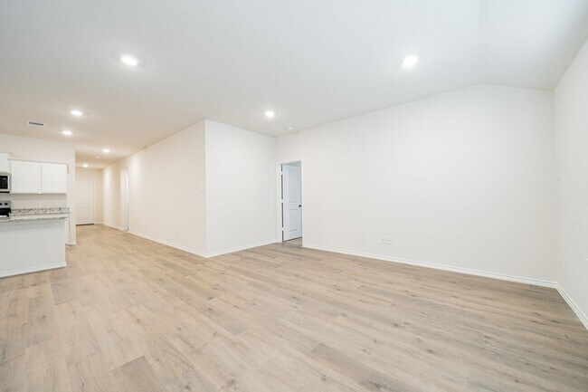 Building Photo - 2147 Thornton Dr