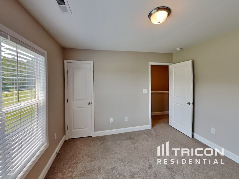 Building Photo - 100 E Goodwin Chase Ln