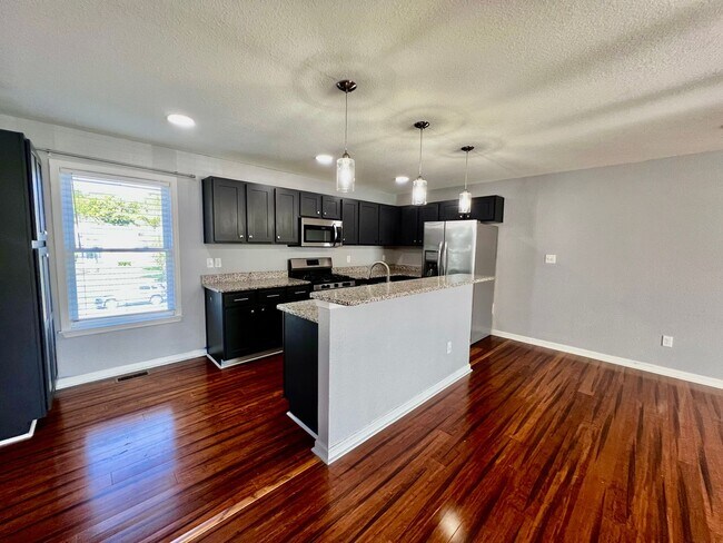 Building Photo - Tri-Level Condo – Pets Welcome, Washer & D...