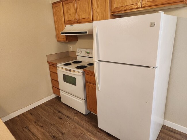 Building Photo - Nice 2 Bedroom with Garage.