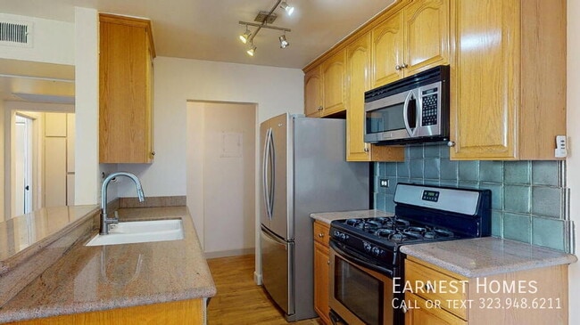 Building Photo - 421 La Fayette Park Pl
