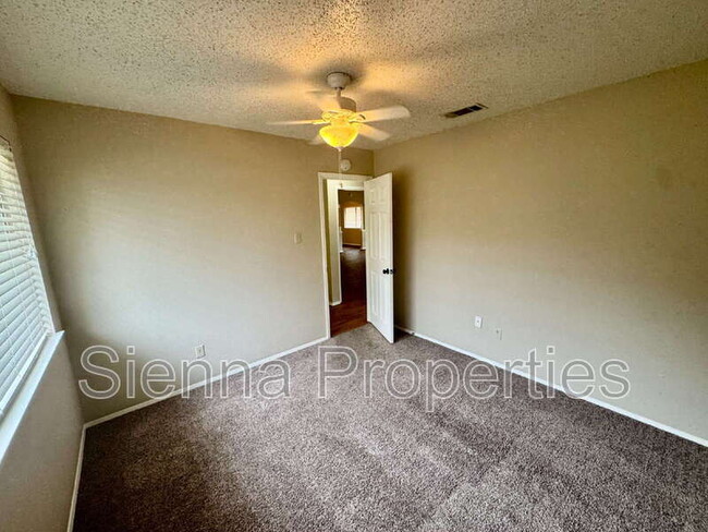 Building Photo - 2708 Charlesworth Dr
