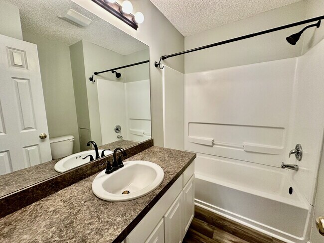 Building Photo - Fantastic Three Bedroom Updated Home in Bluffton!