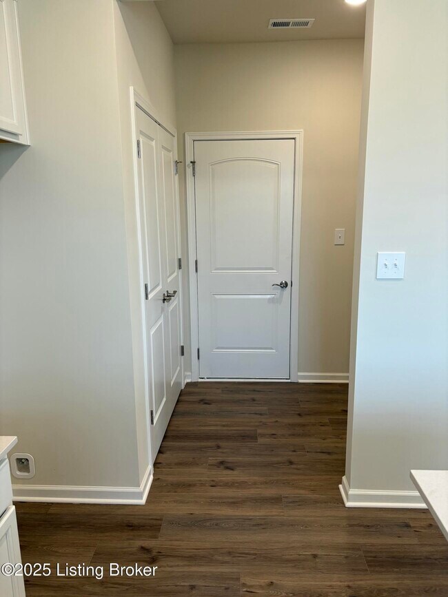 Building Photo - 16817 Aiken Rdg Cir