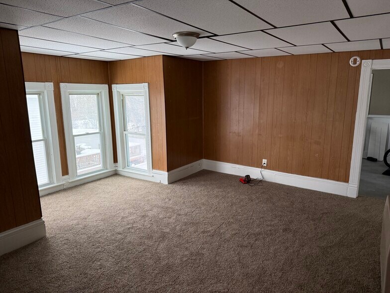 Building Photo - 121 N 8th St