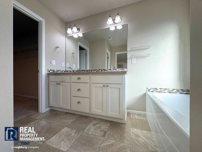 Building Photo - Spacious 4-Bedroom Home with Fenced Yard & 2-Car Garage Near JBLM!