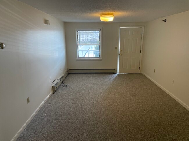 Building Photo - 844 State St