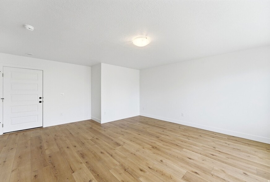 Building Photo - 138 E Chambord Ct