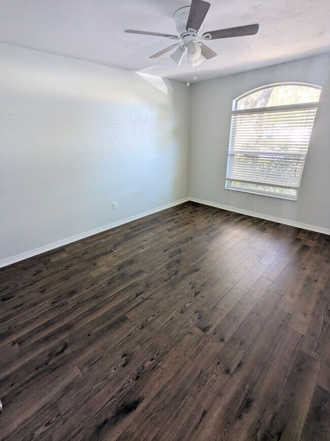 Building Photo - Welcome to Your Next Home in Port Orange!