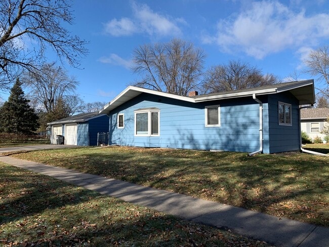 Building Photo - 1 Bed 1 Bath Duplex in Moorhead!