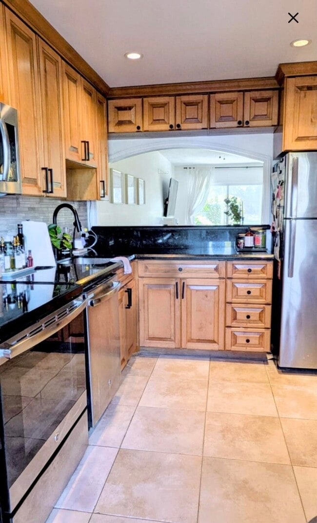 Building Photo - 3100 N Palm Aire Dr