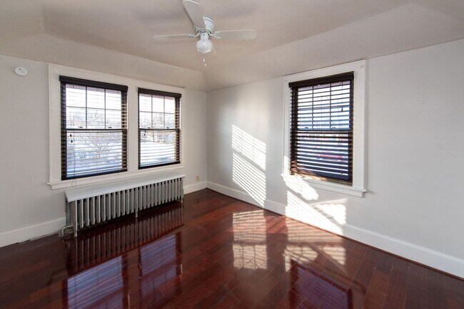 Building Photo - Beautifully updated Tudor style duplex. Up...
