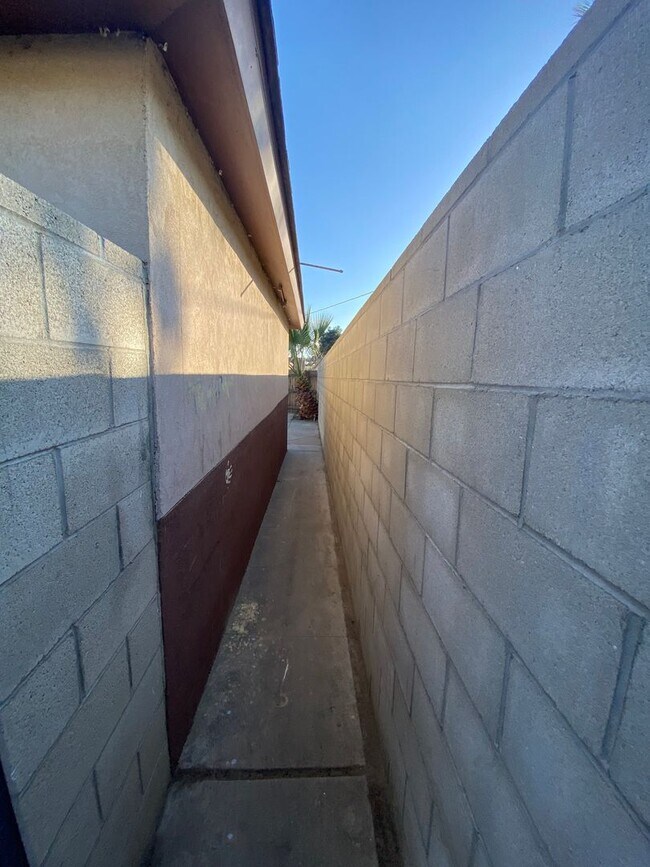 Building Photo - Hard to Find 1 BD 1 BA House with a 2 car garage and it's own yard.