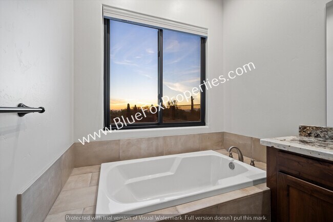 Building Photo - 13037 N Red Quail Pl