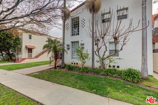 Building Photo - 320 S Reeves Dr