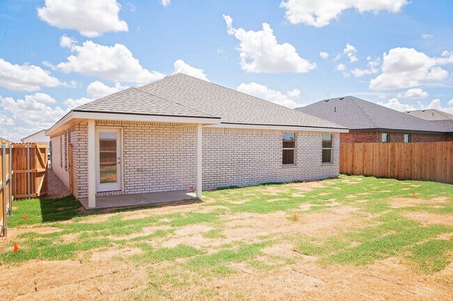 Building Photo - Now Leasing! New Silver Leaf Home with 3 B...