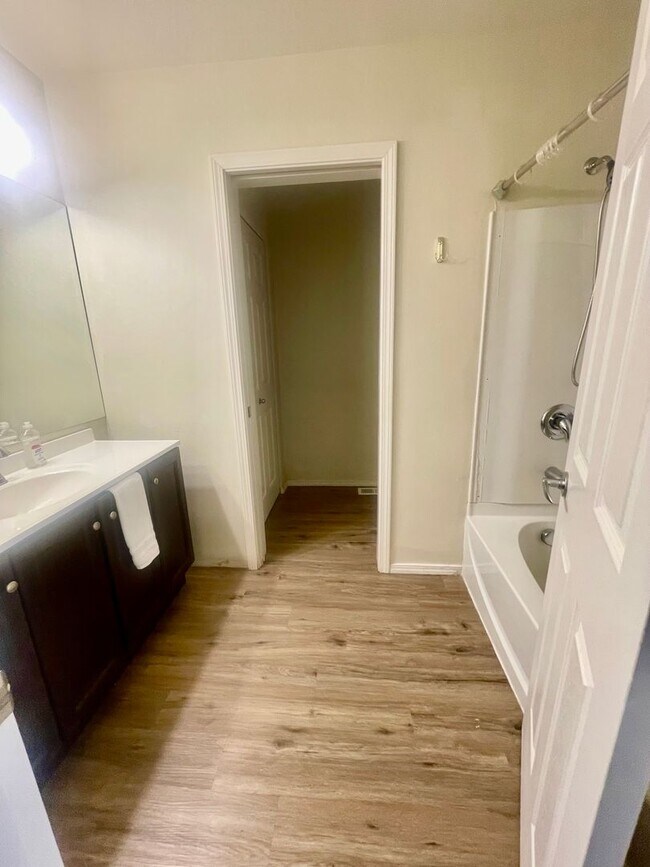 Building Photo - Condo Close to base! 3 bed/2bath/2car garage, Available now!