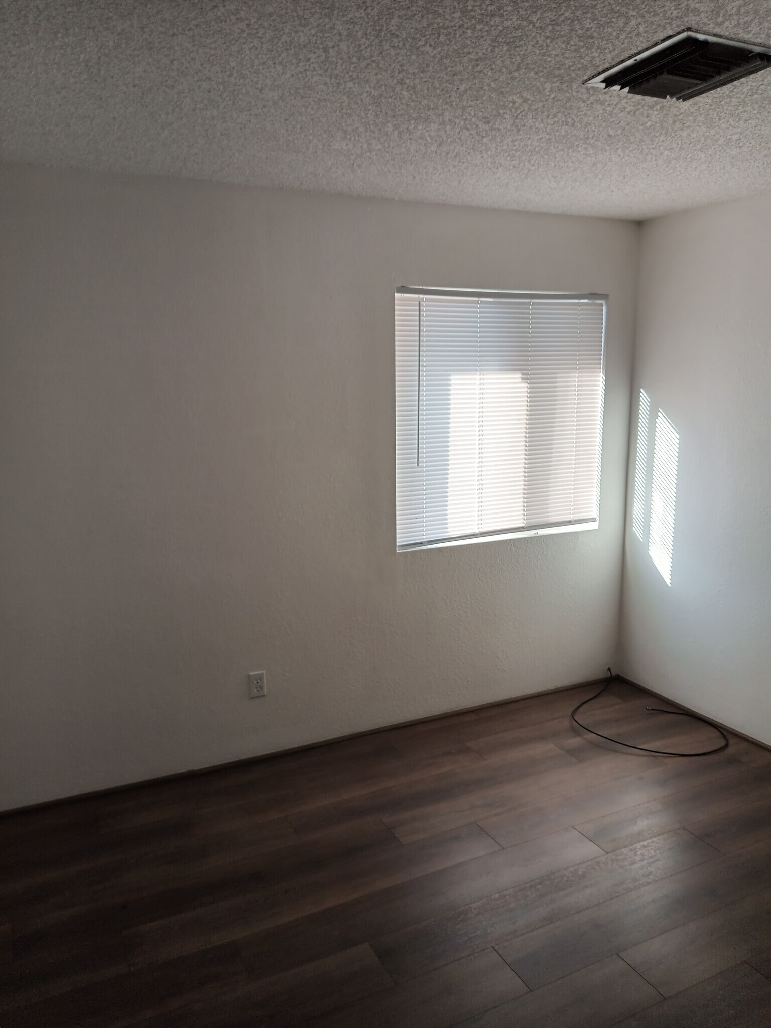 Building Photo - 2511 N Fair Oaks Ave