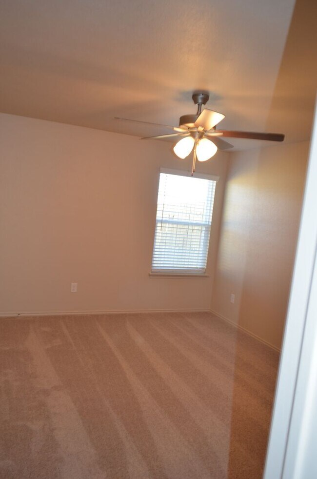 Building Photo - 1713 Clovis Dr