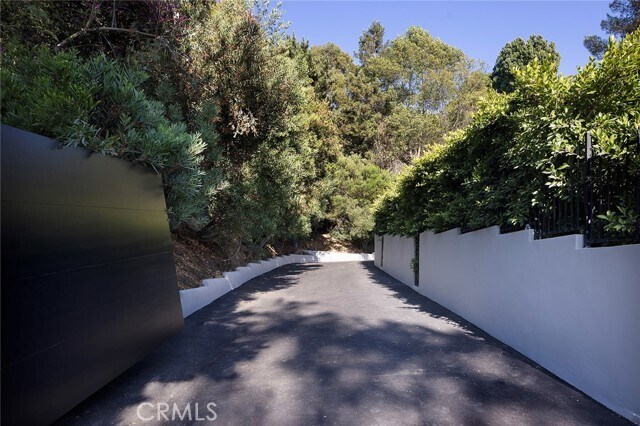 Building Photo - 9015 Alto Cedro Dr